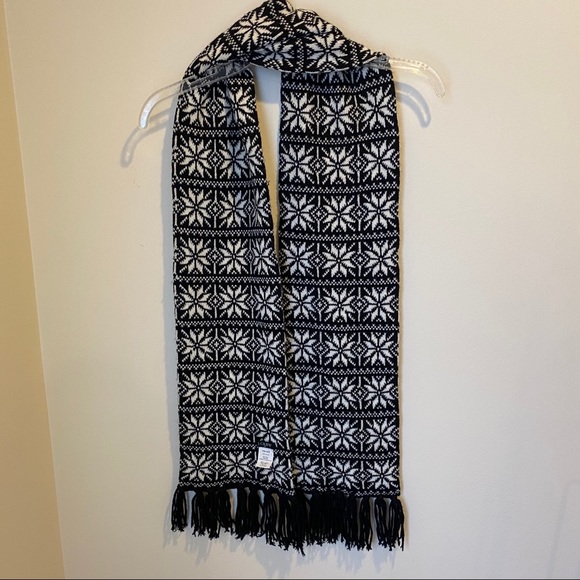 J. Crew Black & White Snowflake Scarf - Picture 2 of 6